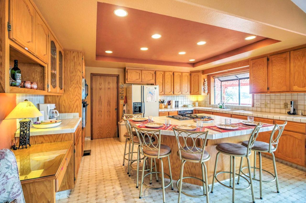 Spacious Kelseyville Home With Large Lakefront Deck! Luaran gambar